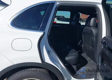 2012 Porsche Cayenne z USA, uszkodzony, nr VIN WP1AA2A22CLA11855